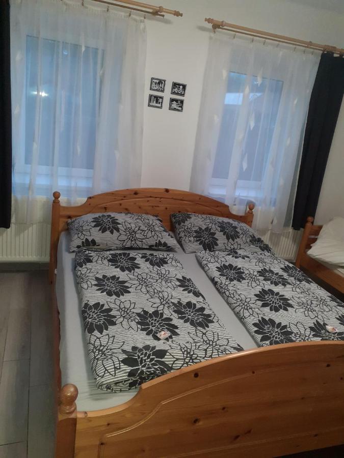Oazis Apartman Sarospatak Bagian luar foto