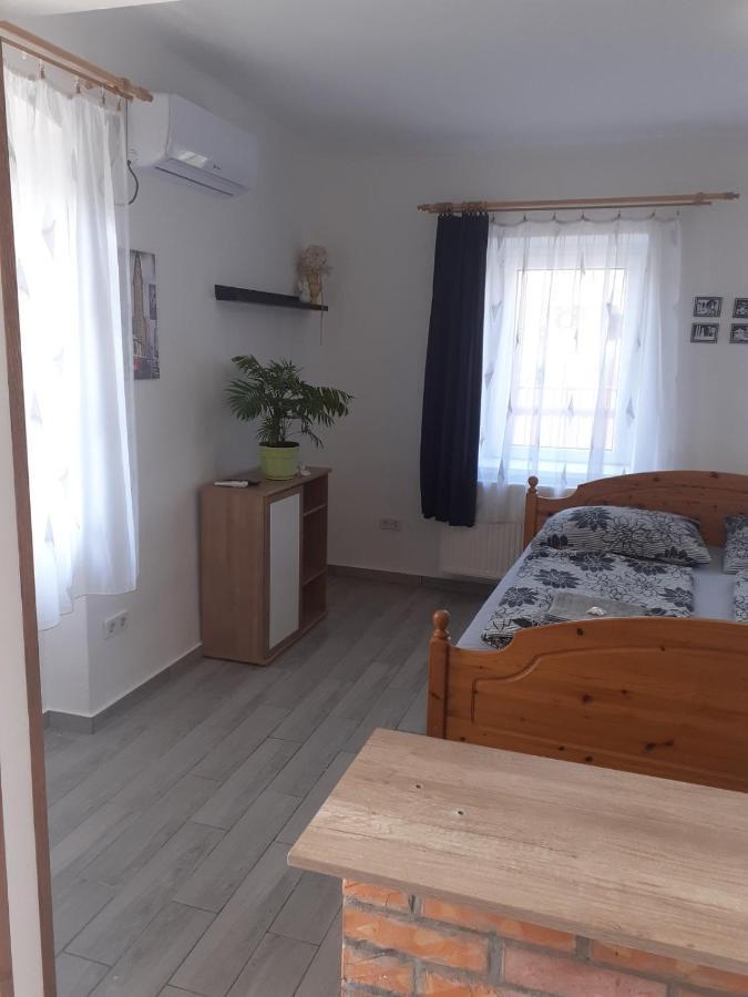 Oazis Apartman Sarospatak Bagian luar foto