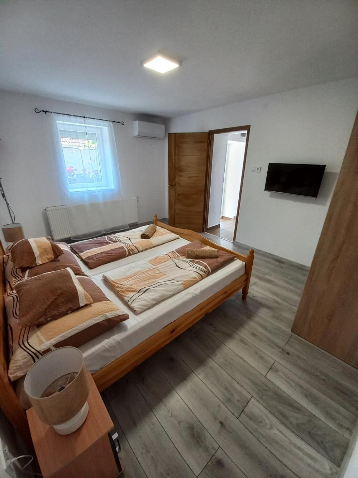 Oazis Apartman Sarospatak Bagian luar foto